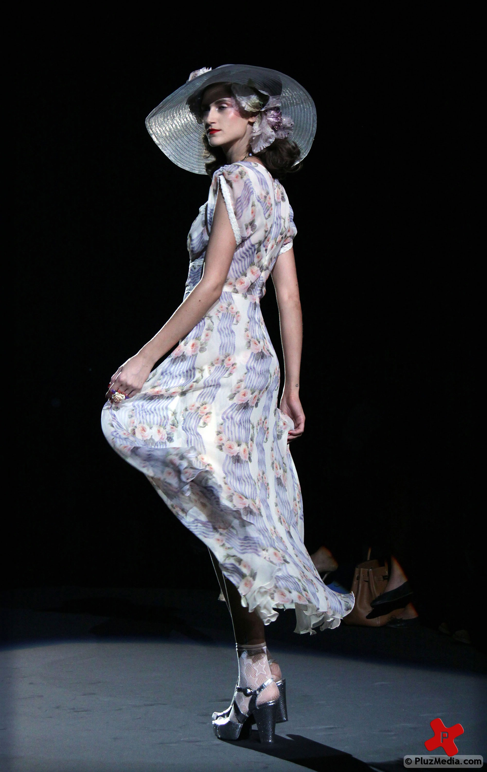 Mercedes Benz New York Fashion Week Spring 2012 - Anna Sui | Picture 76405